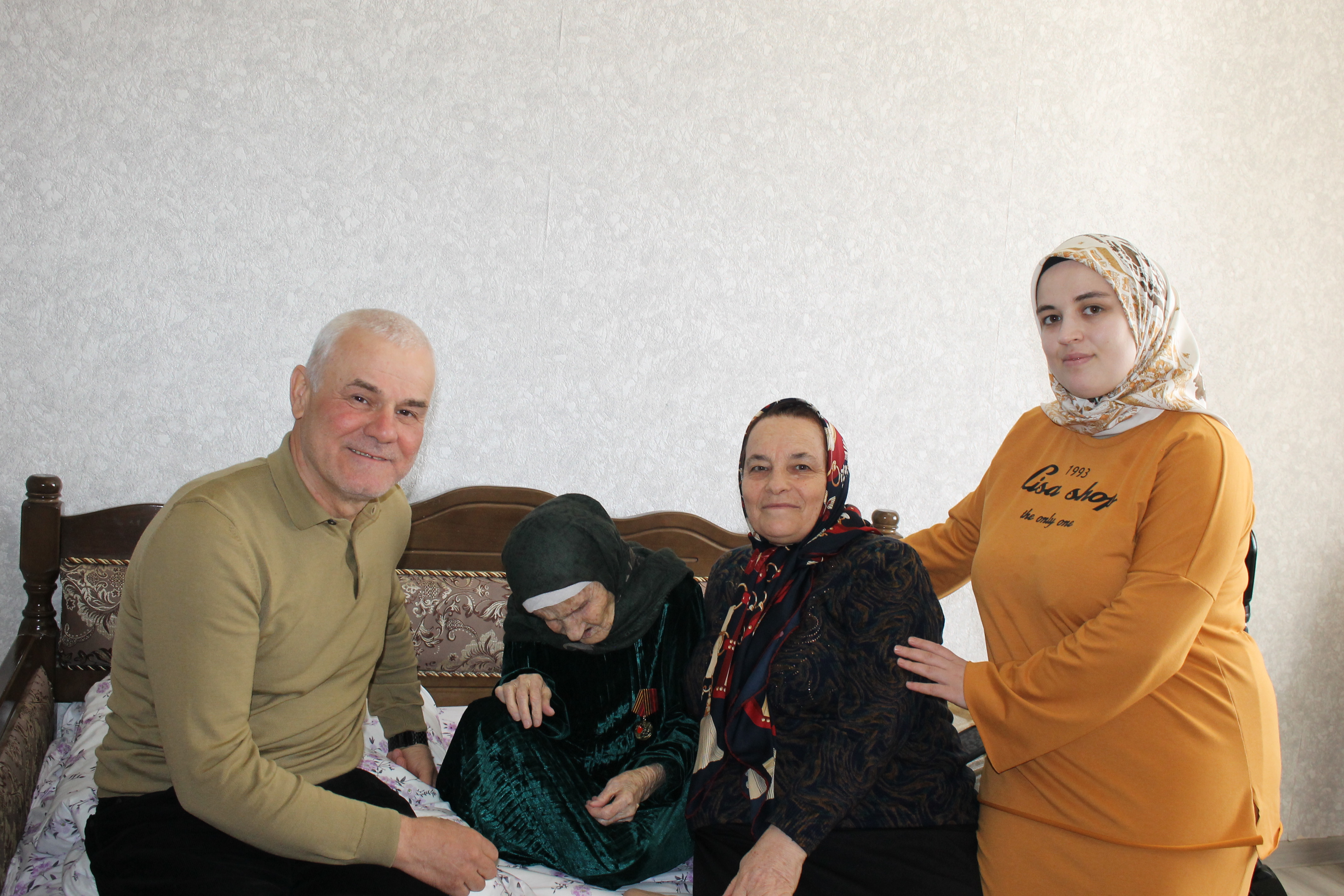Вручение юбилейных медалей в честь «80- летия Победы в Великой Отечественной войне».