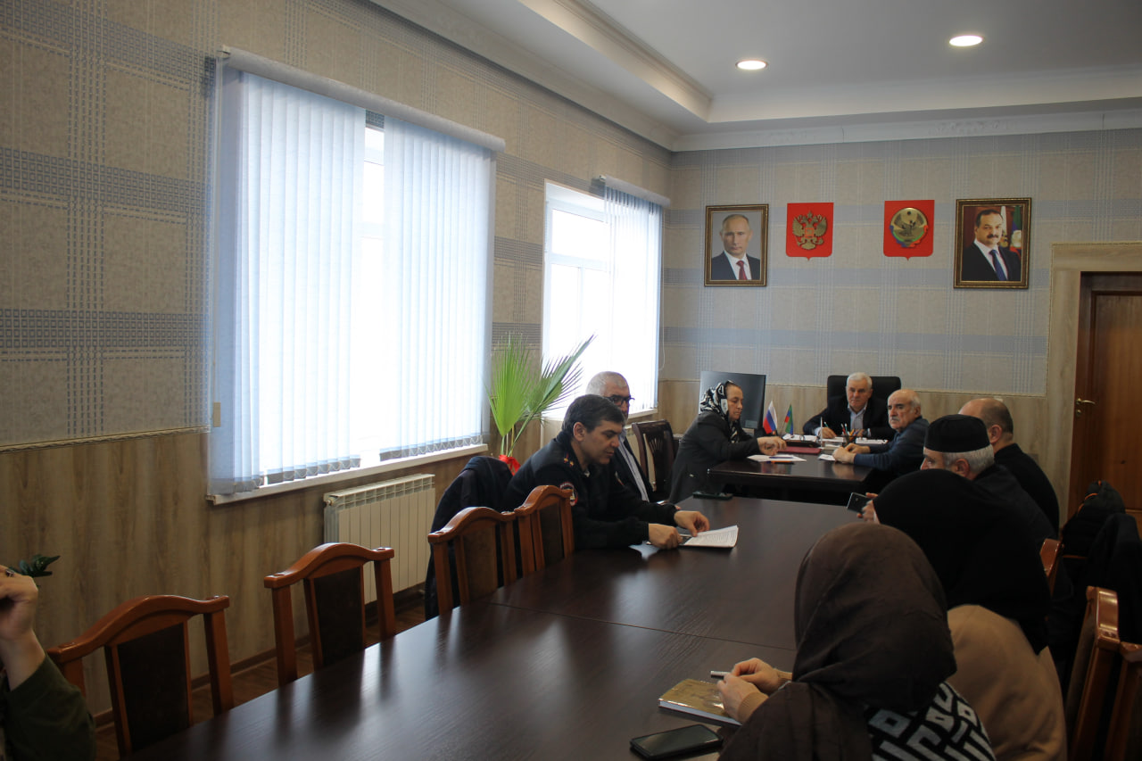 плановое  совещание состоялось в администрации  МО ГП «пос. Дубки».