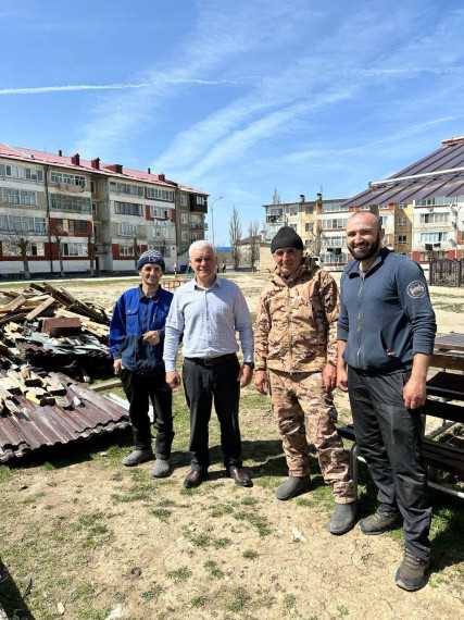 Продолжается работа по восстановлению крыши дома №15,I квартала. Продолжается работа по восстановлению крыши дома №15,I квартала.